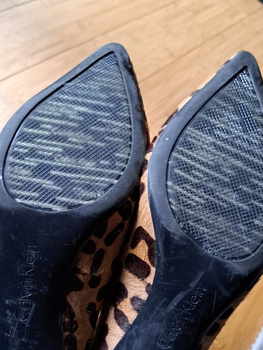 Calvin Klein Kitten Heel Pumps - Picture 8 of 9